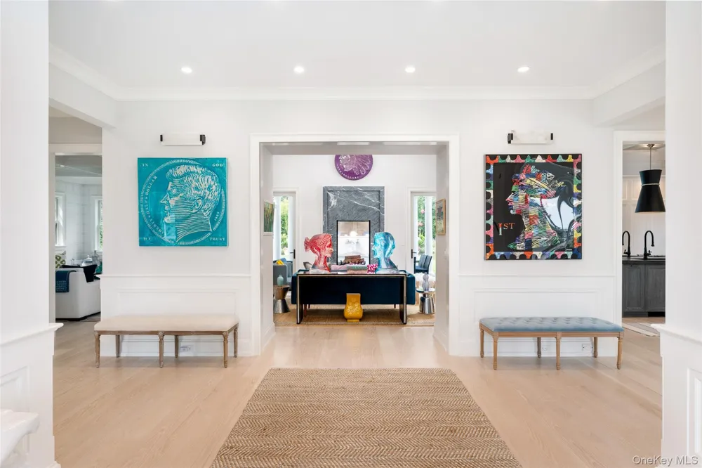 65 Middle Pond Road Southampton, NY 11968