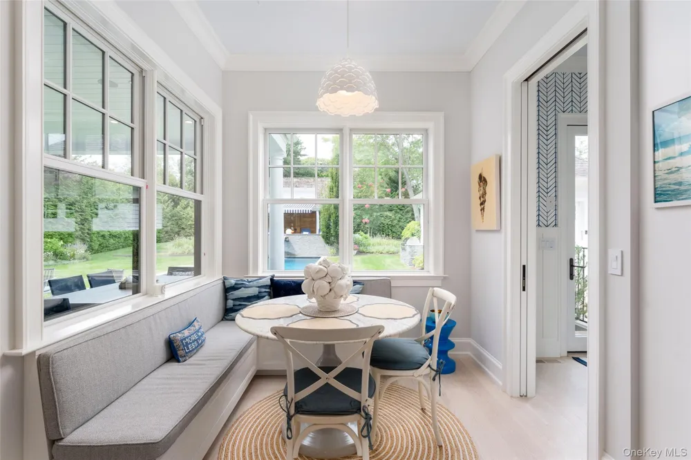 65 Middle Pond Road Southampton, NY 11968