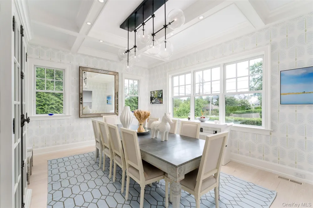 65 Middle Pond Road Southampton, NY 11968