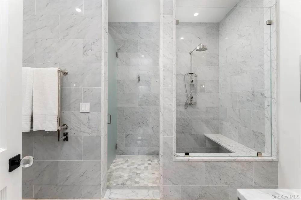 65 Middle Pond Road Southampton, NY 11968