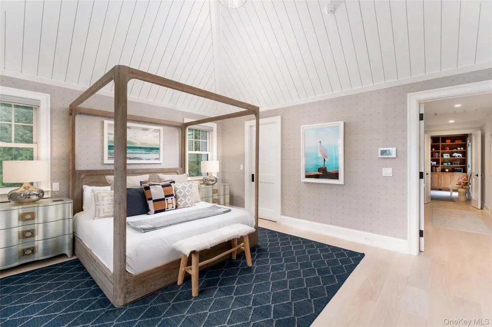 65 Middle Pond Road Southampton, NY 11968