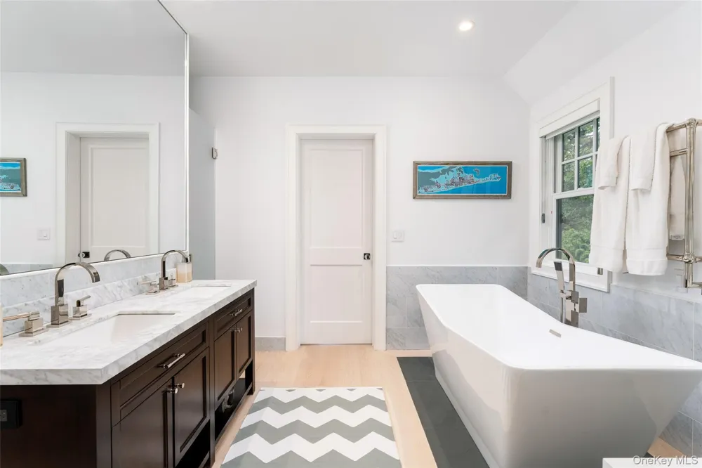 65 Middle Pond Road Southampton, NY 11968