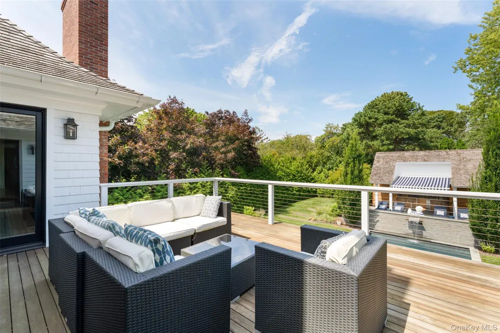 65 Middle Pond Road Southampton, NY 11968