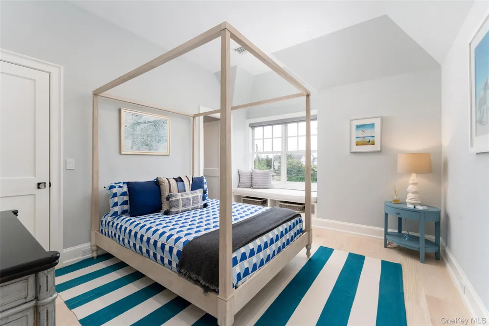 65 Middle Pond Road Southampton, NY 11968