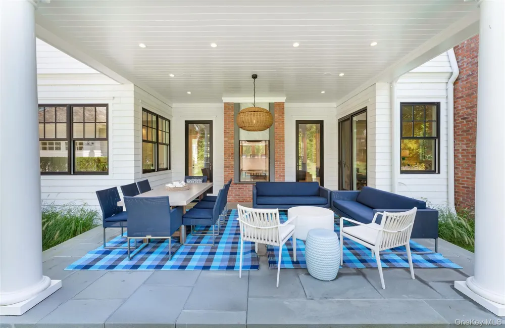 65 Middle Pond Road Southampton, NY 11968