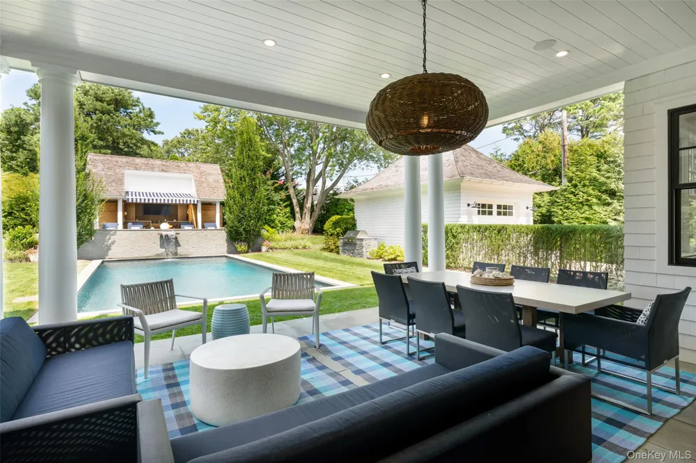 65 Middle Pond Road Southampton, NY 11968