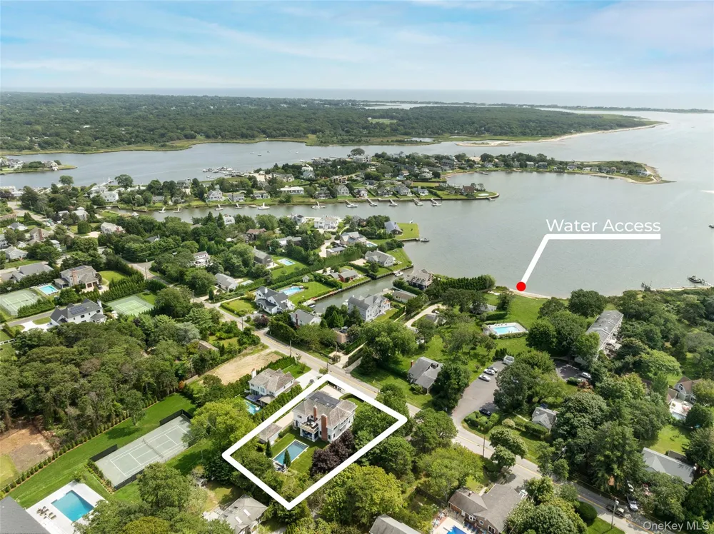 65 Middle Pond Road Southampton, NY 11968