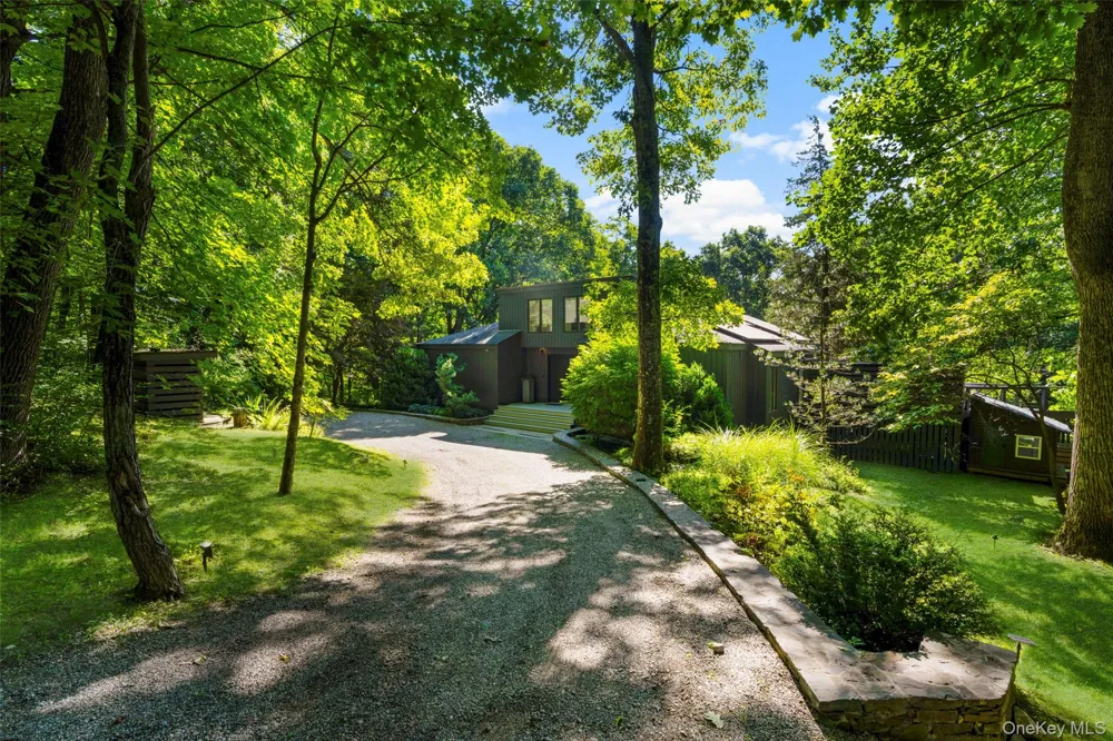 33 Dry Pond Road Cold Spring, NY 10516