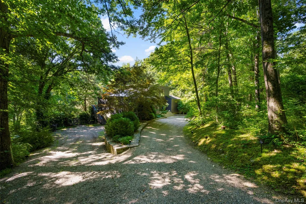 33 Dry Pond Road Cold Spring, NY 10516