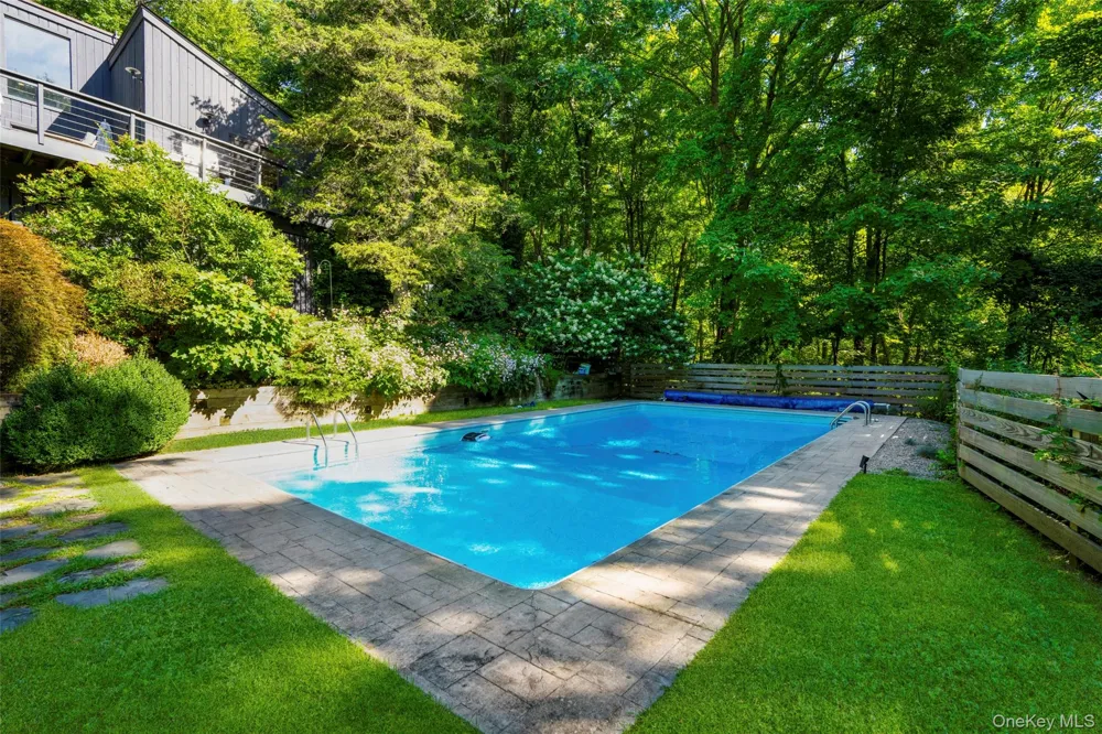 33 Dry Pond Road Cold Spring, NY 10516