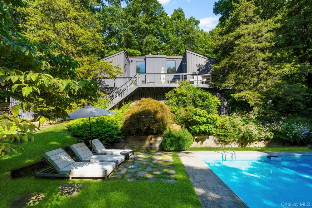 33 Dry Pond Road Cold Spring, NY 10516