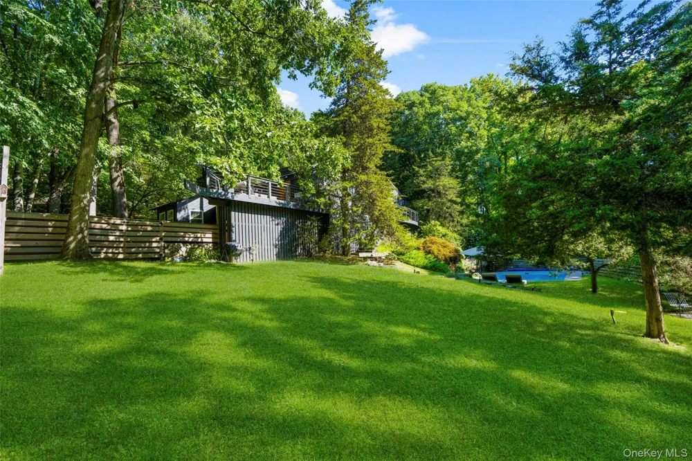 33 Dry Pond Road Cold Spring, NY 10516