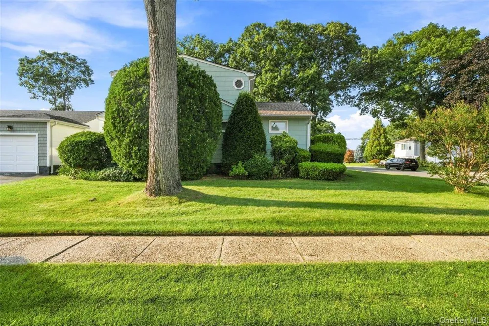 1426 MEADOW LANE Seaford, NY 11783
