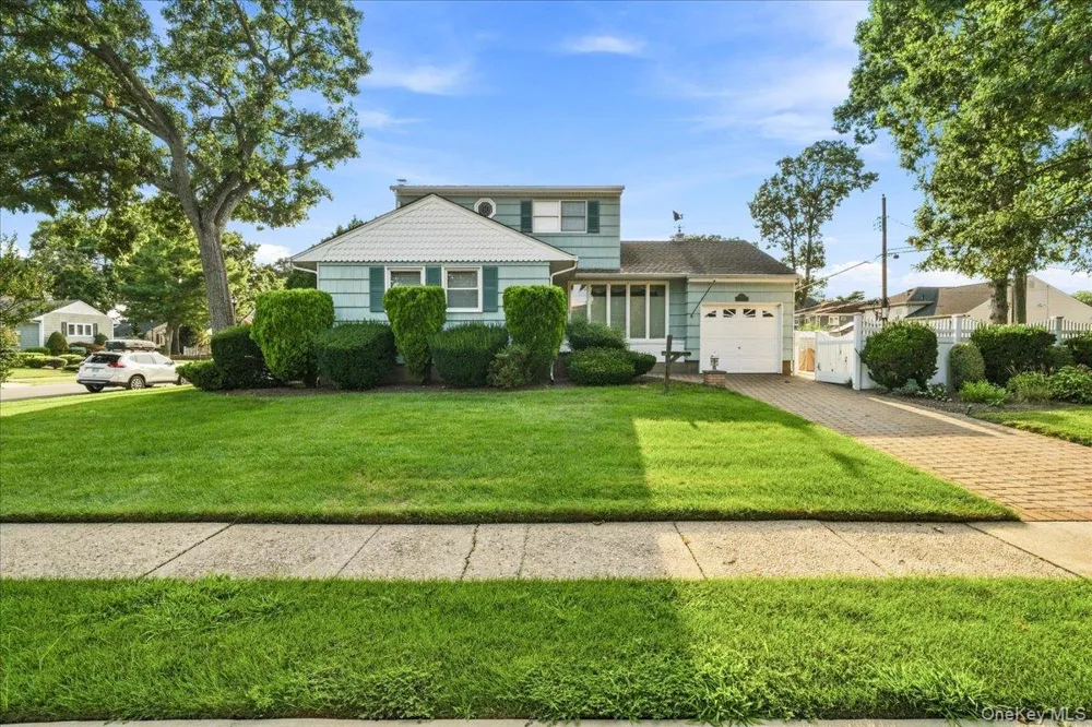 1426 MEADOW LANE Seaford, NY 11783