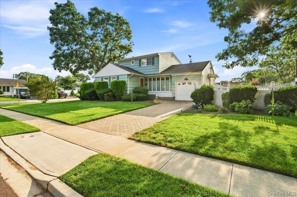 1426 MEADOW LANE Seaford, NY 11783