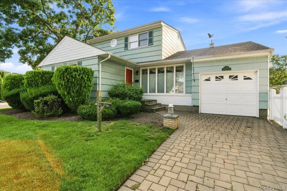 1426 MEADOW LANE Seaford, NY 11783