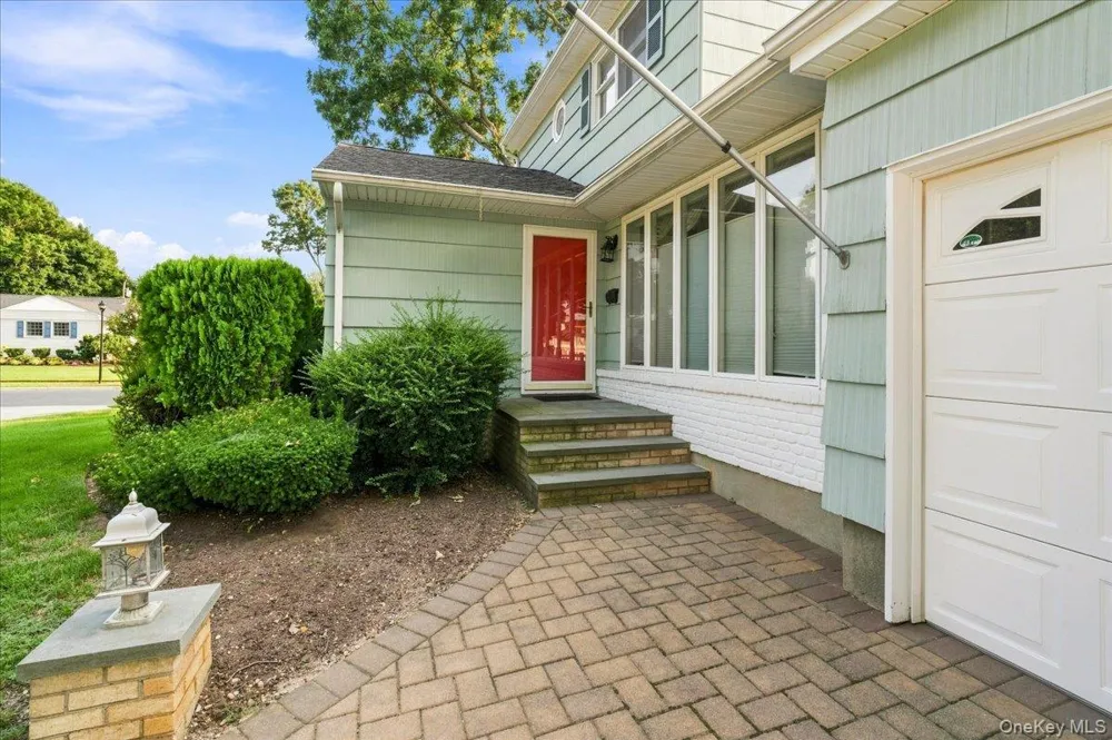 1426 MEADOW LANE Seaford, NY 11783