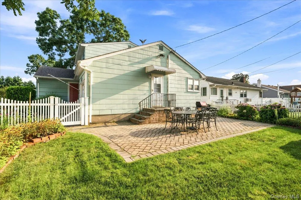 1426 MEADOW LANE Seaford, NY 11783
