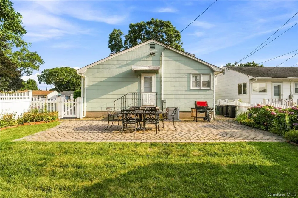 1426 MEADOW LANE Seaford, NY 11783