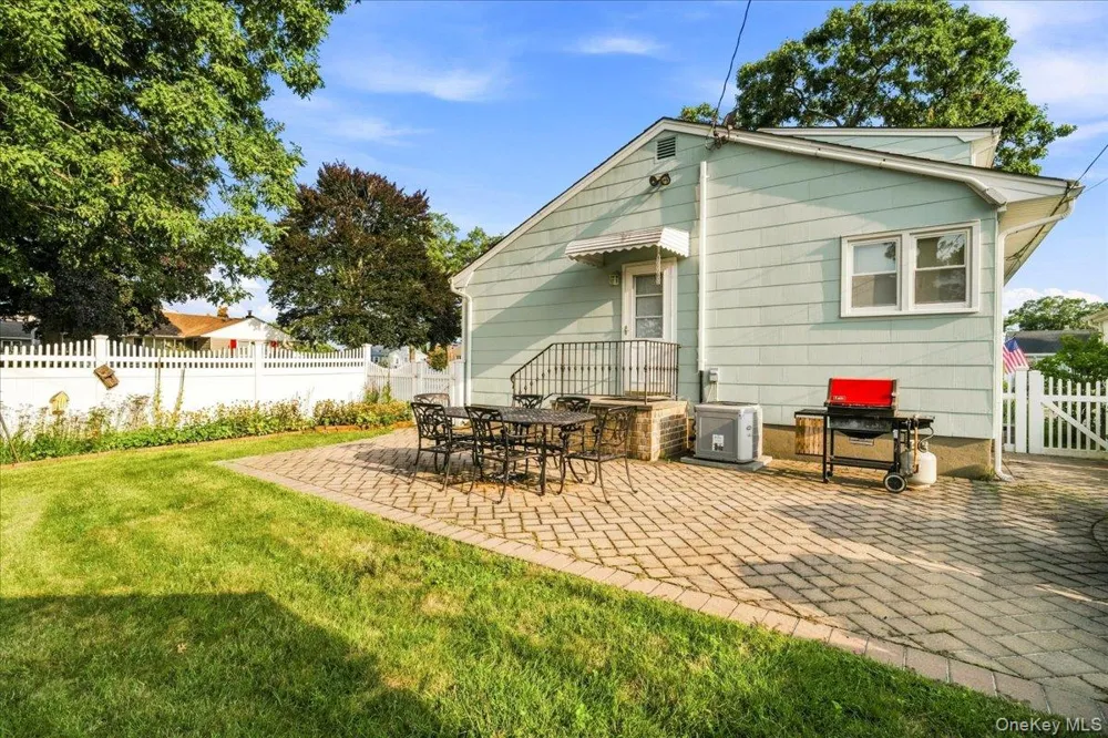 1426 MEADOW LANE Seaford, NY 11783