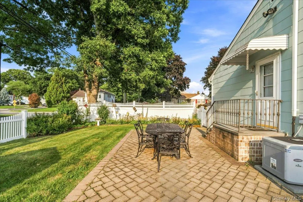 1426 MEADOW LANE Seaford, NY 11783