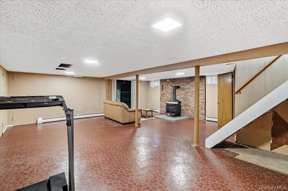 1426 MEADOW LANE Seaford, NY 11783