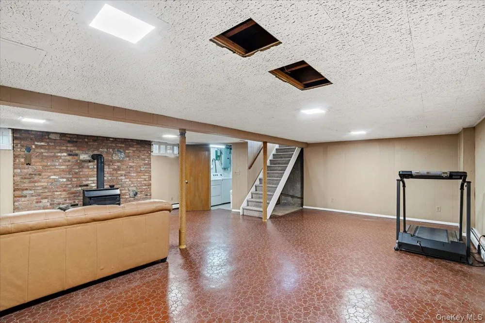 1426 MEADOW LANE Seaford, NY 11783