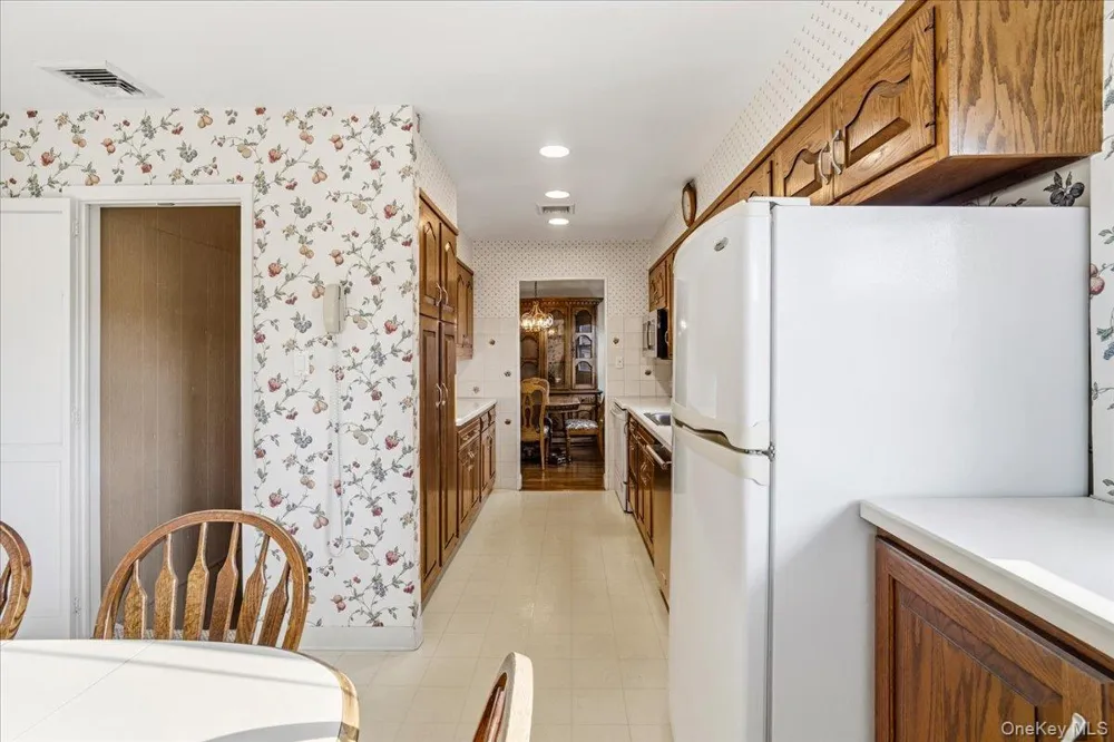 1426 MEADOW LANE Seaford, NY 11783