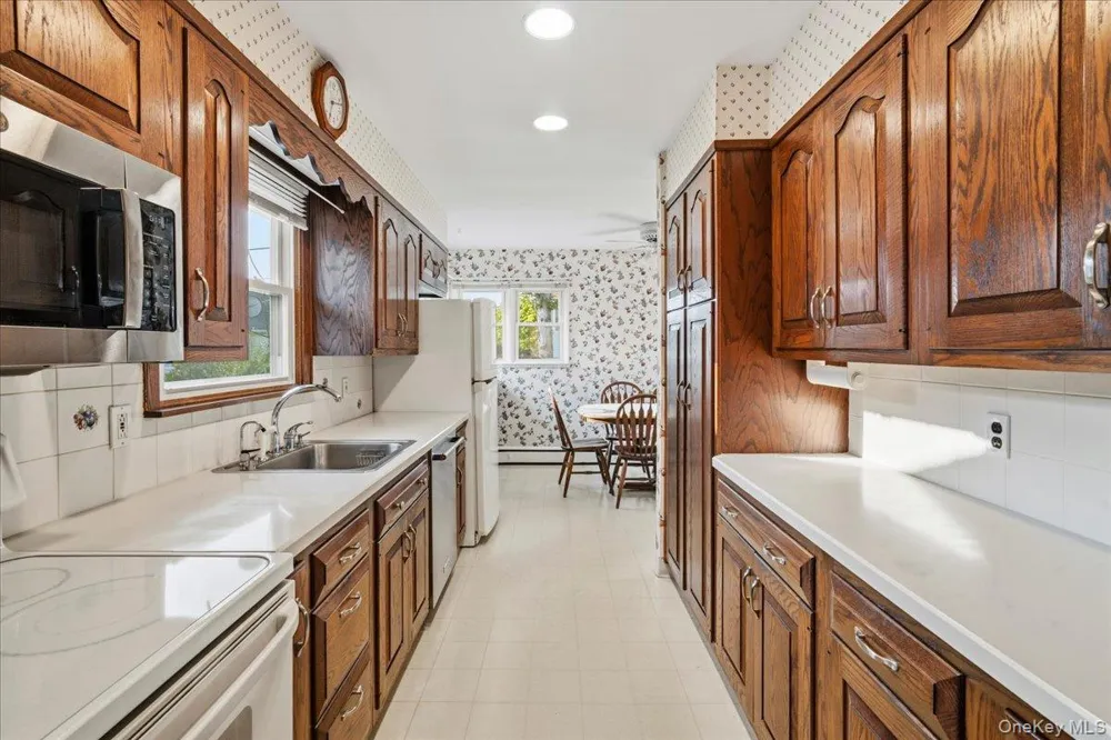 1426 MEADOW LANE Seaford, NY 11783