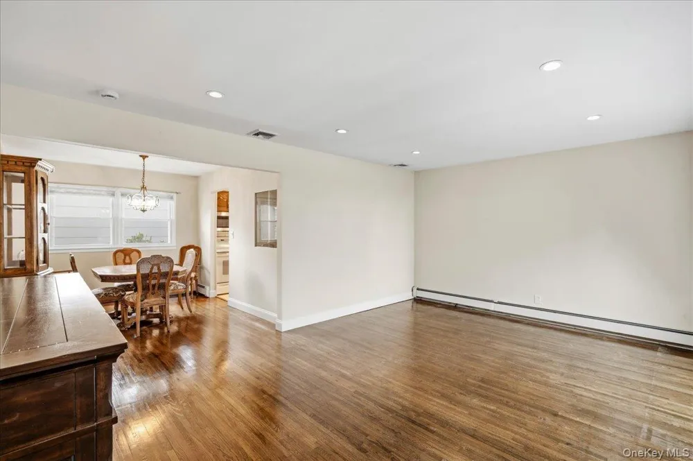 1426 MEADOW LANE Seaford, NY 11783