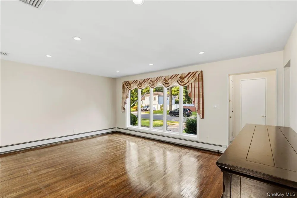1426 MEADOW LANE Seaford, NY 11783