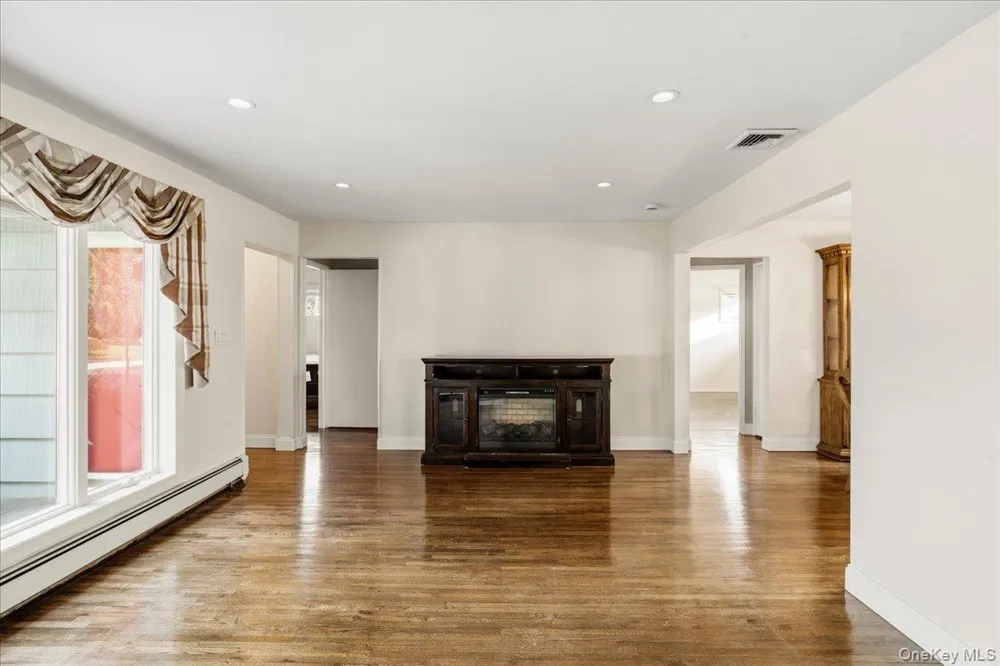 1426 MEADOW LANE Seaford, NY 11783