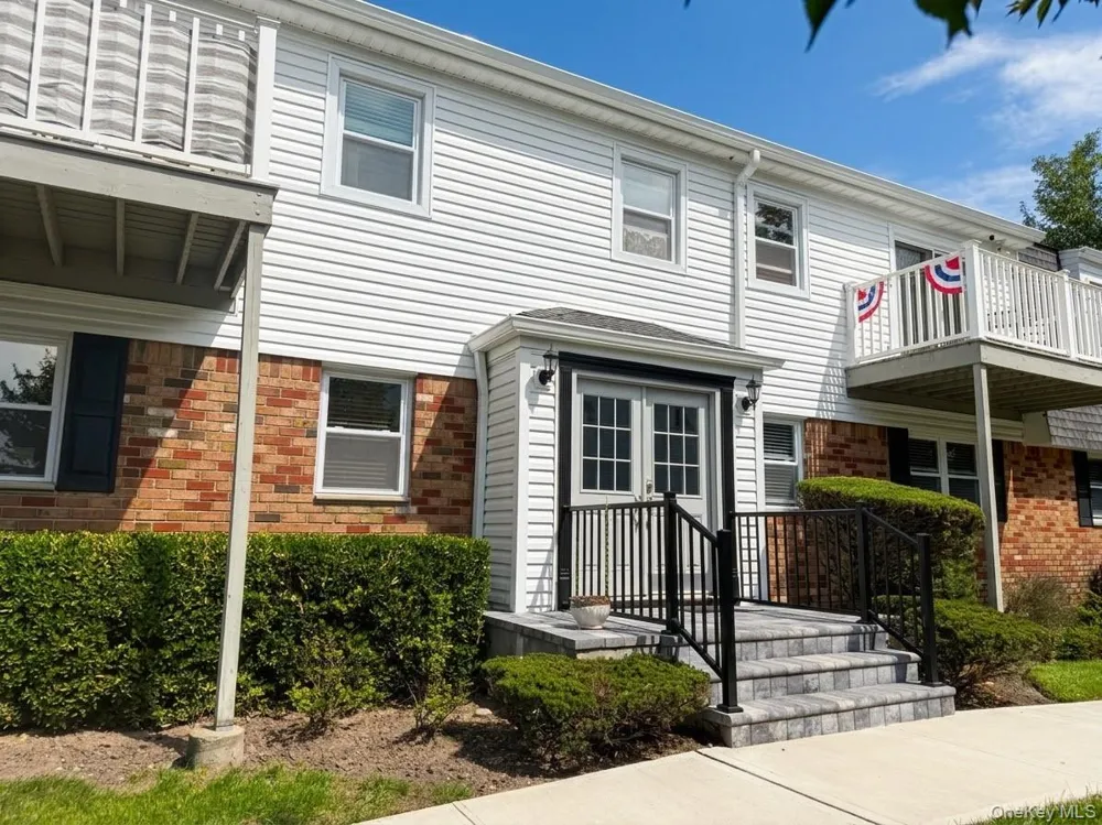 260-56 Waverly Ave #56 Patchogue, NY 11772