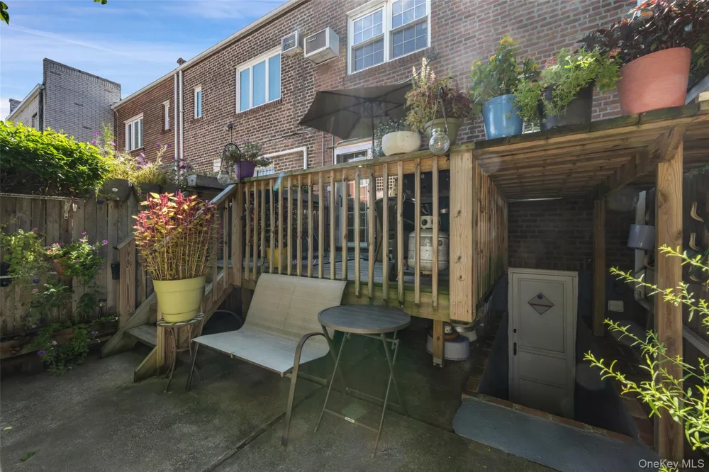75-31 Furmanville Avenue Middle Village, NY 11379