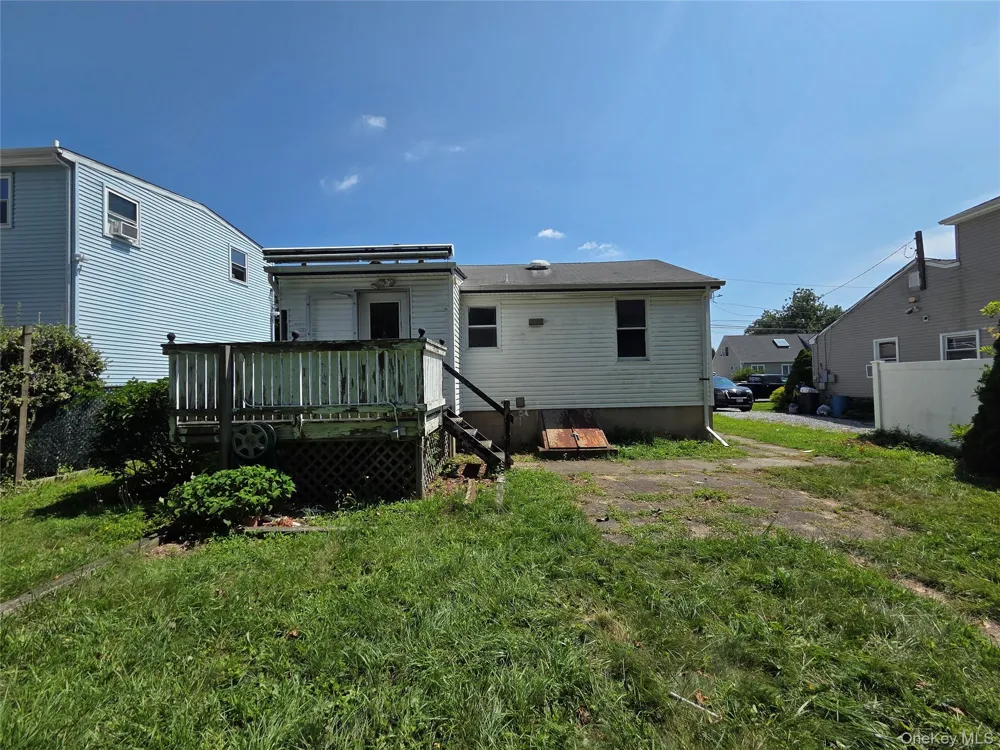 533 S 8th Street Lindenhurst, NY 11757