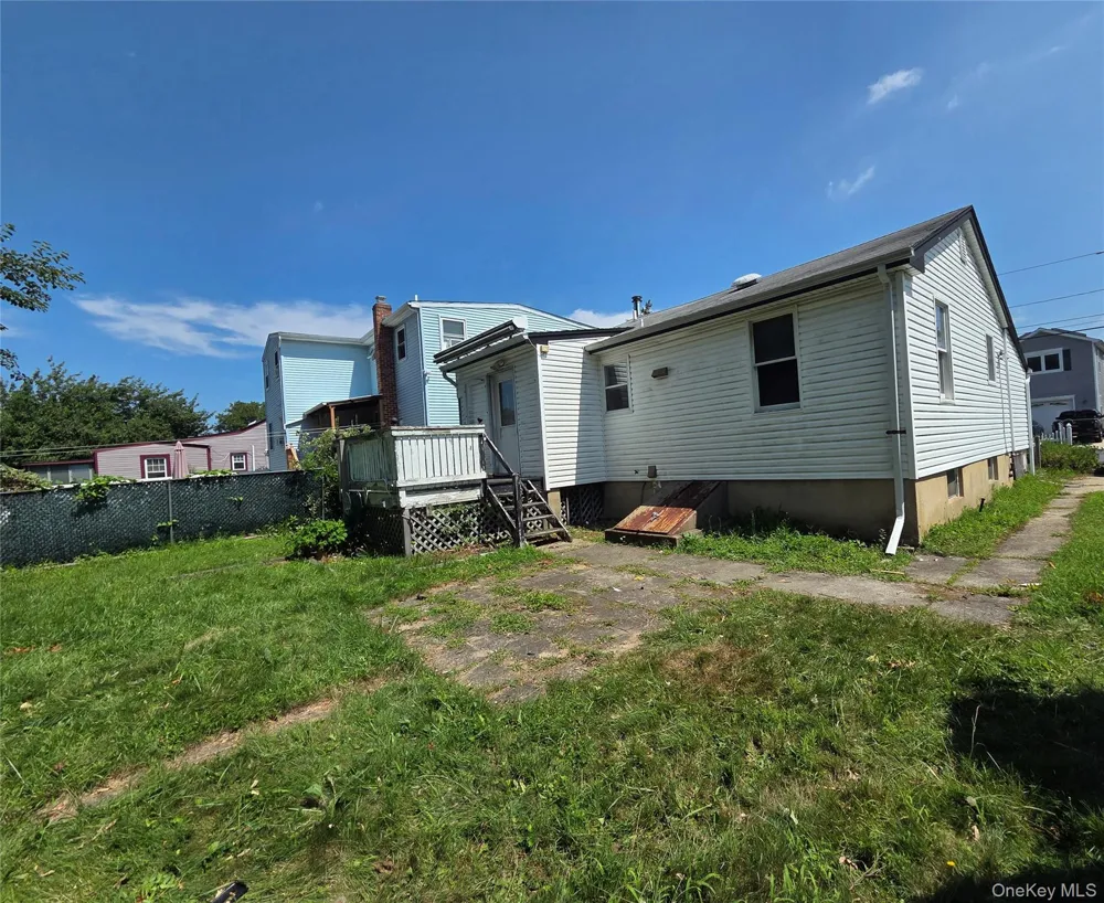 533 S 8th Street Lindenhurst, NY 11757
