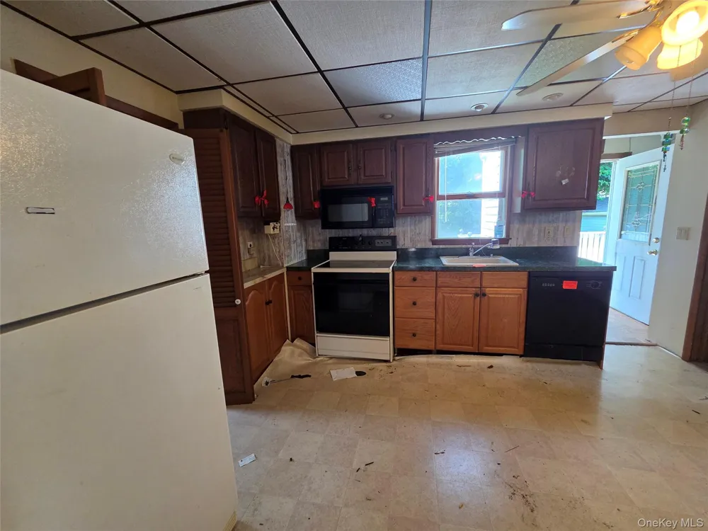 533 S 8th Street Lindenhurst, NY 11757
