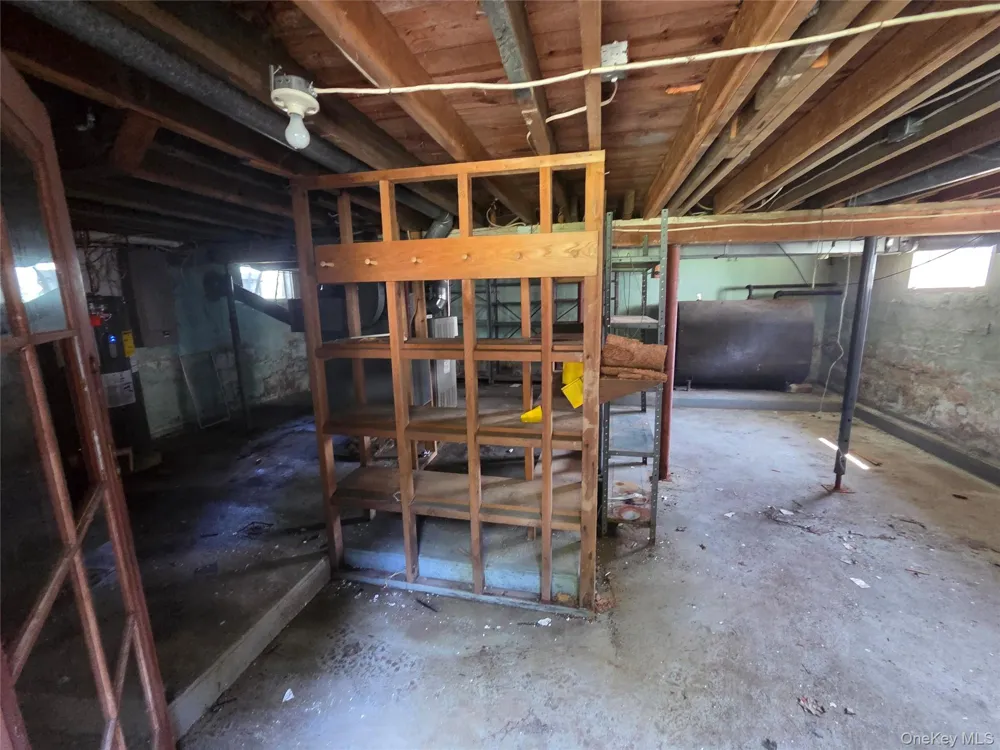 533 S 8th Street Lindenhurst, NY 11757