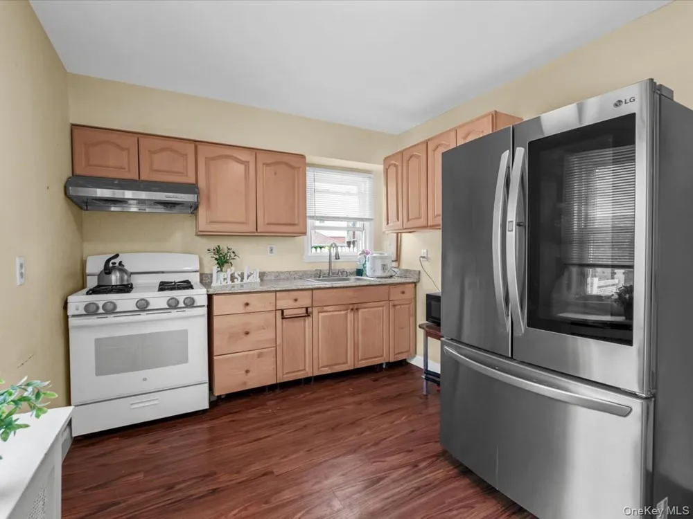 35 79th Avenue New Hyde Park, NY 11040