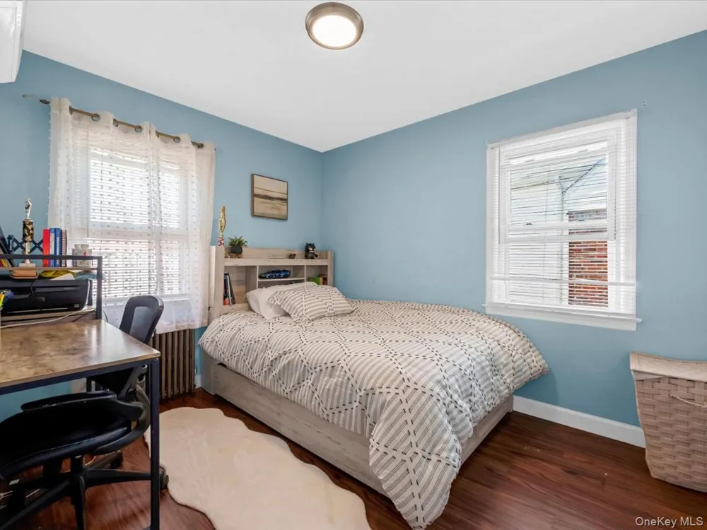 35 79th Avenue New Hyde Park, NY 11040
