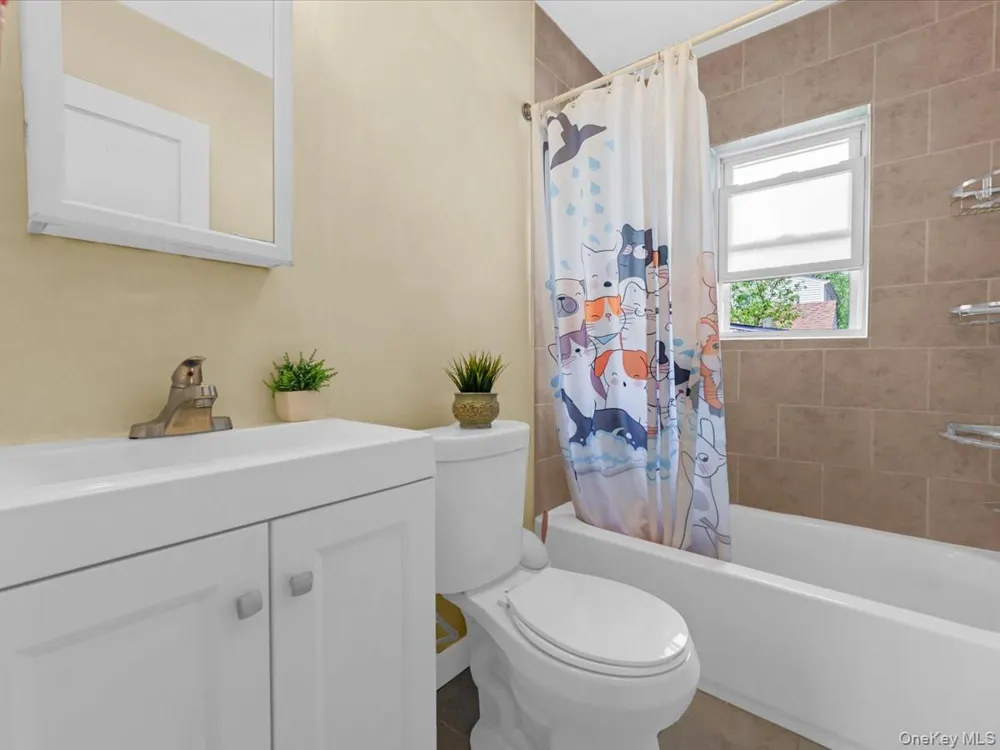 35 79th Avenue New Hyde Park, NY 11040