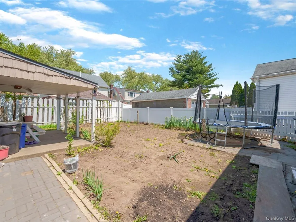35 79th Avenue New Hyde Park, NY 11040