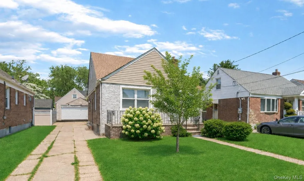35 79th Avenue New Hyde Park, NY 11040