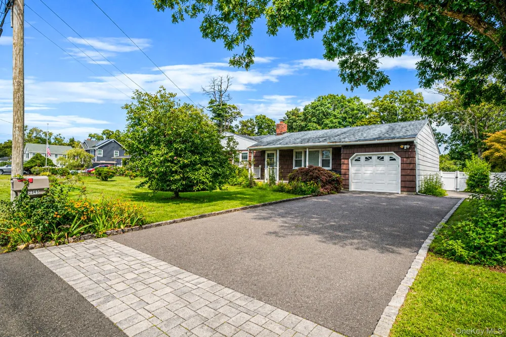 2345 Louis Kossuth Avenue Ronkonkoma, NY 11779