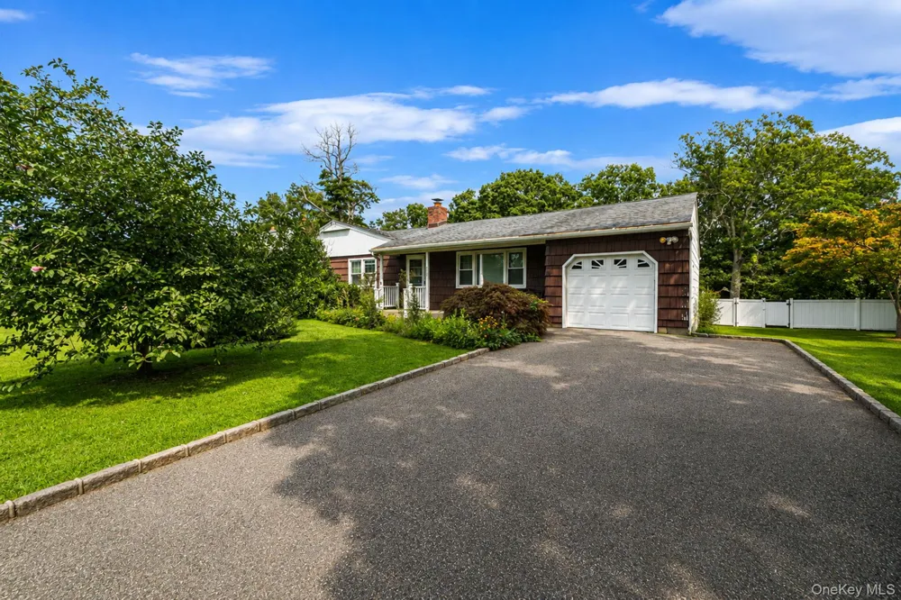 2345 Louis Kossuth Avenue Ronkonkoma, NY 11779
