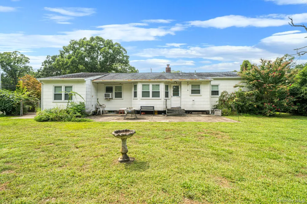 2345 Louis Kossuth Avenue Ronkonkoma, NY 11779