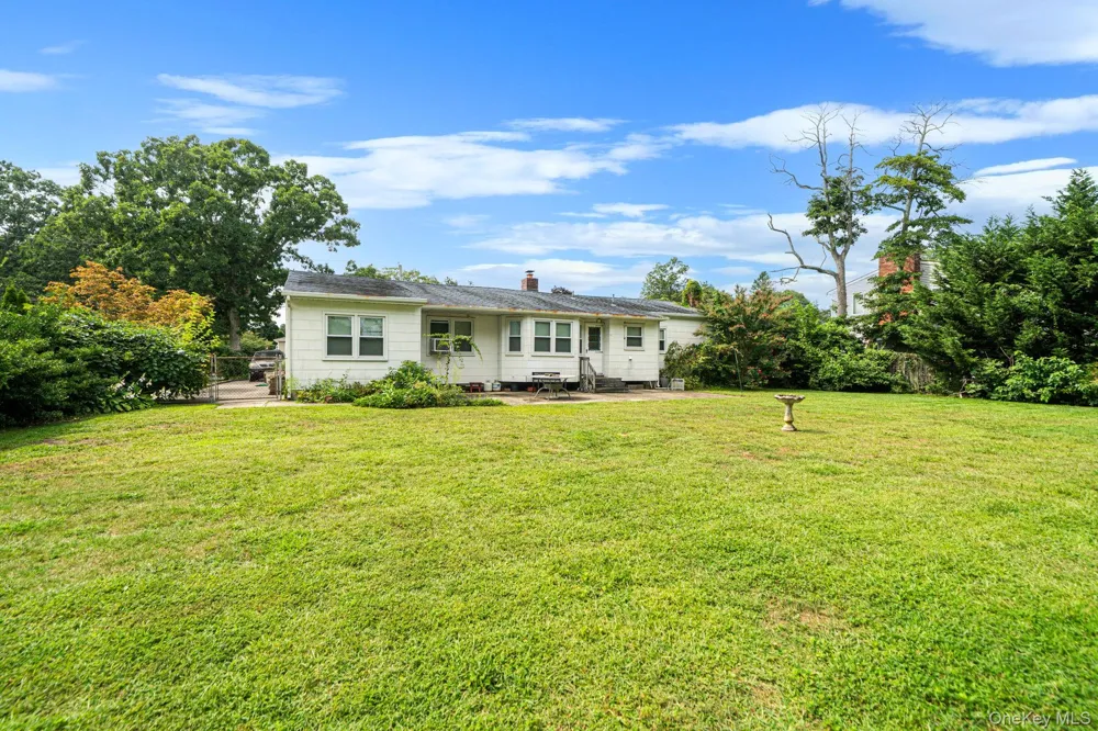 2345 Louis Kossuth Avenue Ronkonkoma, NY 11779