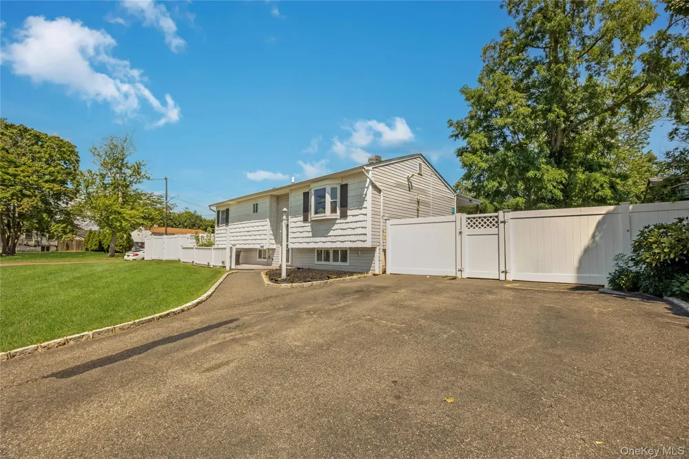 2401 Wave Avenue Medford, NY 11763