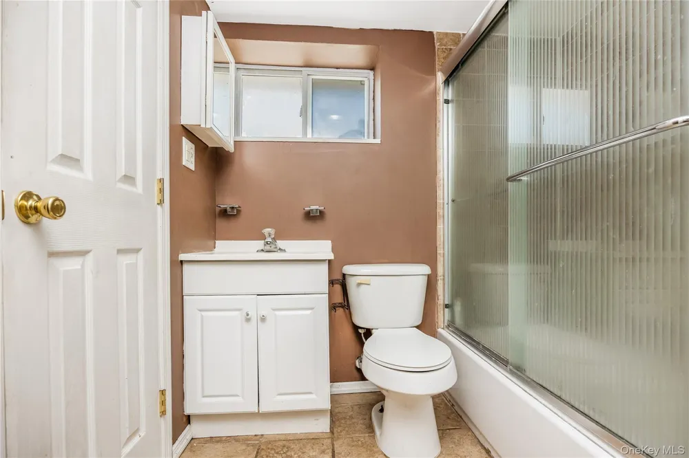 2401 Wave Avenue Medford, NY 11763