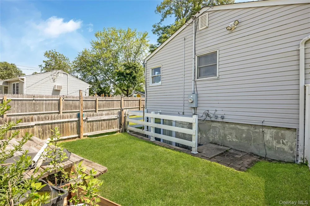 2401 Wave Avenue Medford, NY 11763